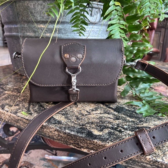 Saddleback Leather Crossbody Bag Camera Bag - Picture 4 of 4
